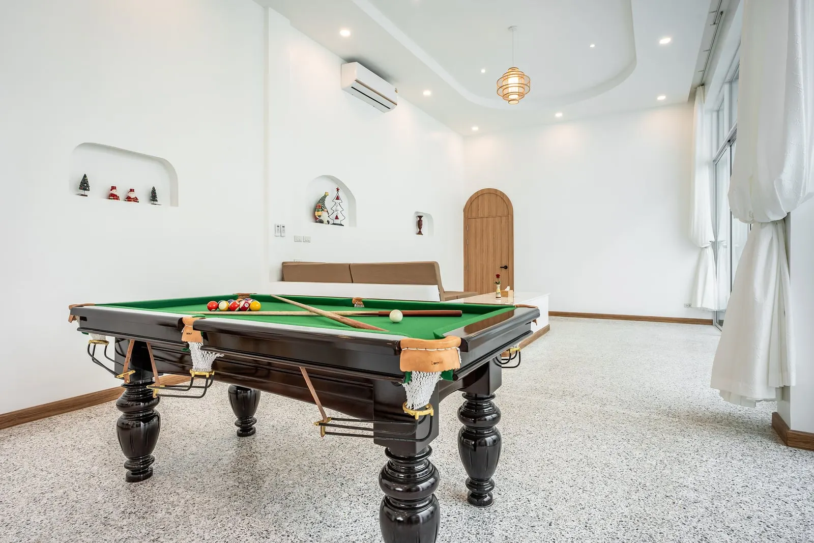 Villa B billiard table